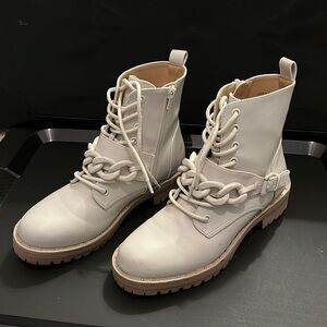 Dolce Vita Osten Chainlink Lace Up Cream Off White Boots 6.5